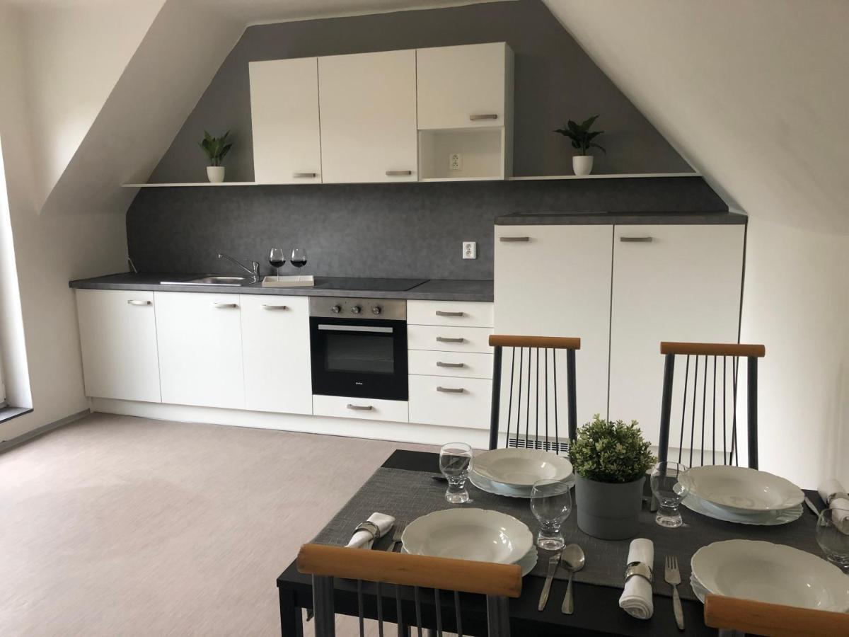 Apartmany Jevany エクステリア 写真