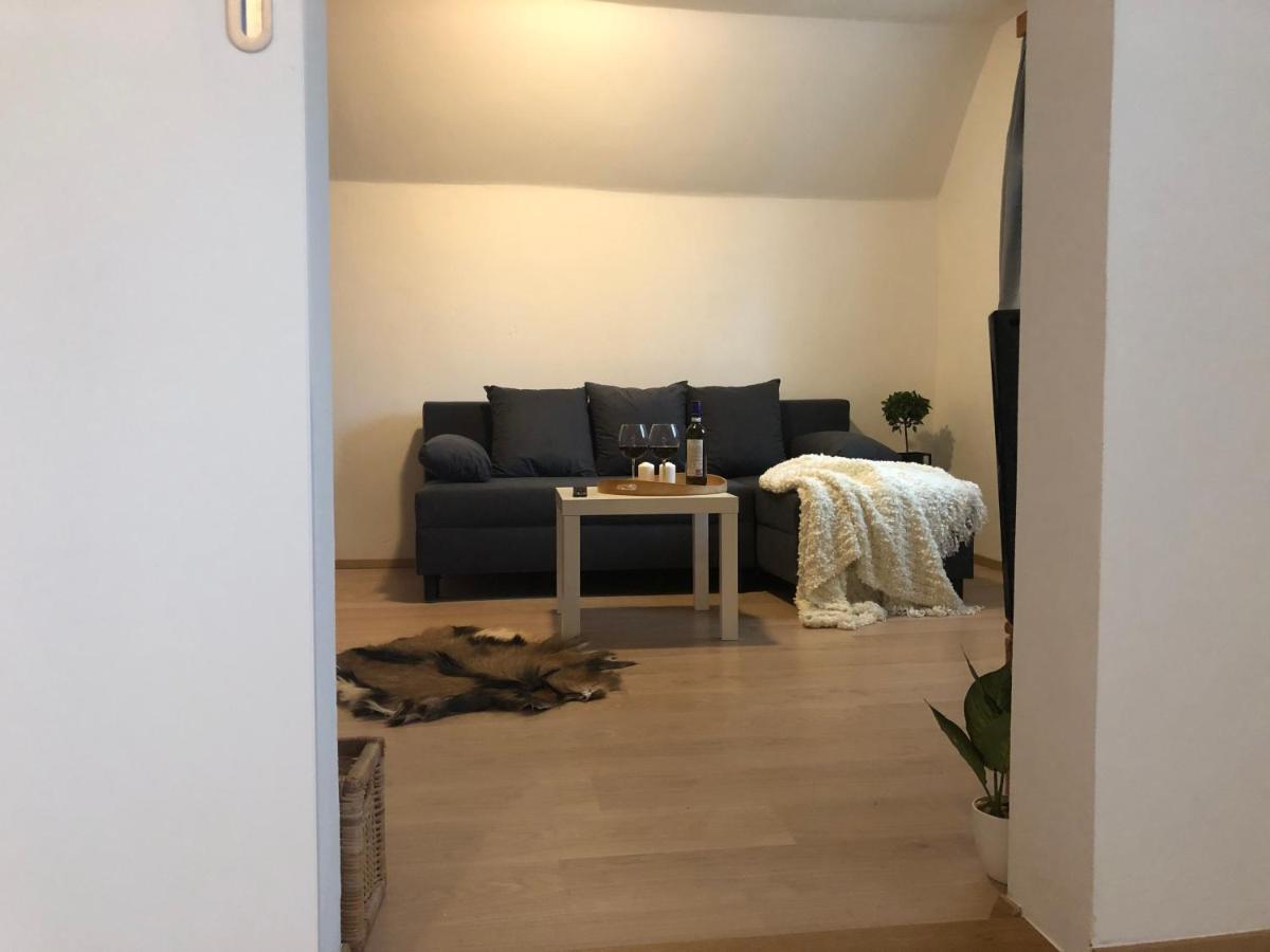 Apartmany Jevany エクステリア 写真