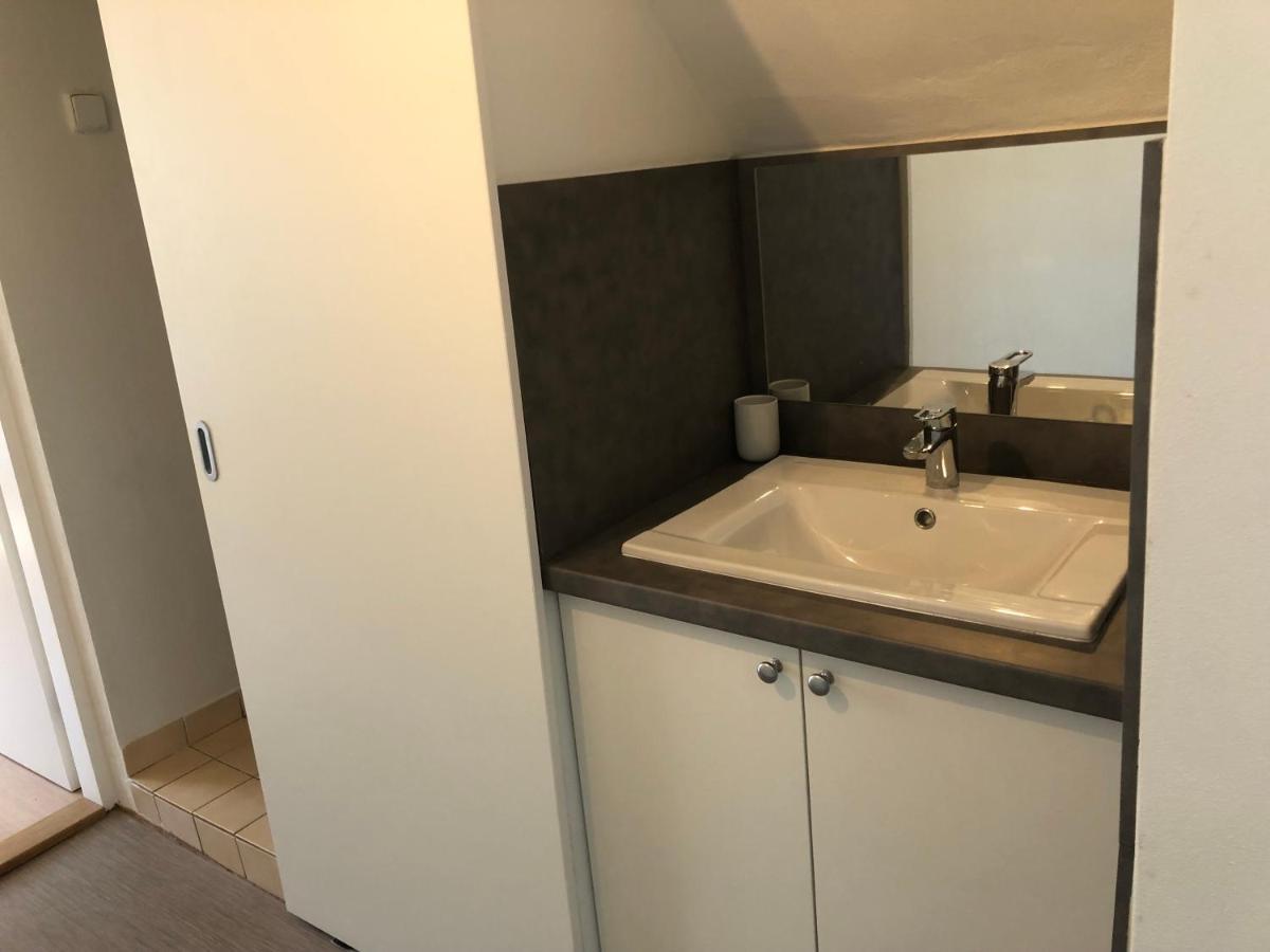 Apartmany Jevany エクステリア 写真