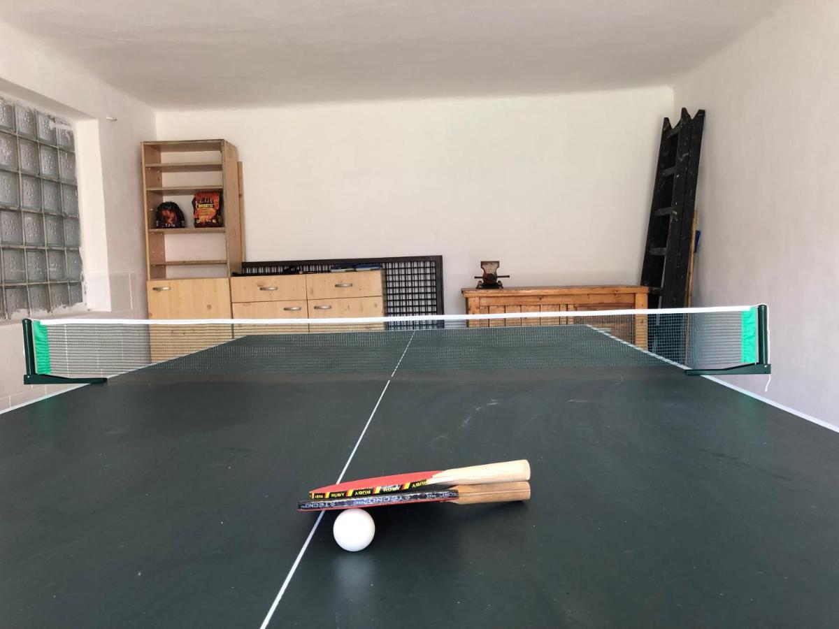 Apartmany Jevany エクステリア 写真