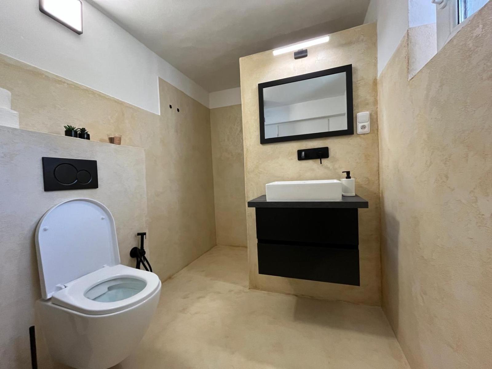 Apartmany Jevany エクステリア 写真